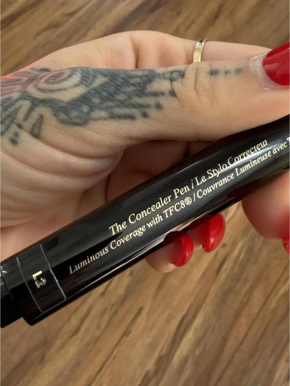 The Concealer Pen Victoria Beckham x Augustinus Bader - Shade L2